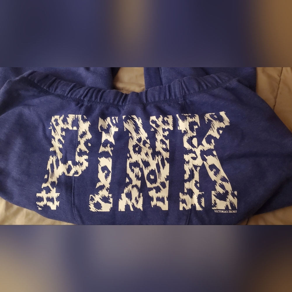 Victoria's Secret PINK Boyfriend Sweatpants Purple / leopard. Size M